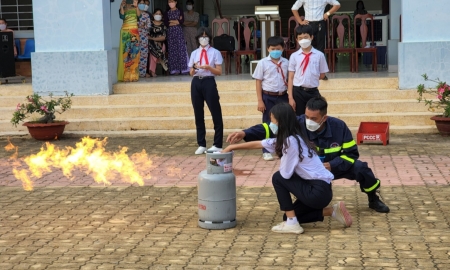 Tập huấn PCCC -trang bị kỹ năng sống cho học sinh